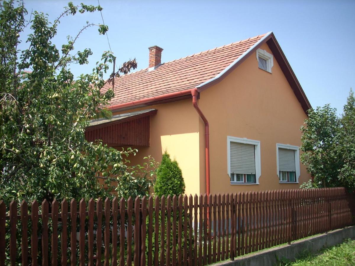 Abadi Karmazsin Haz Villa Abadszalok Exterior photo